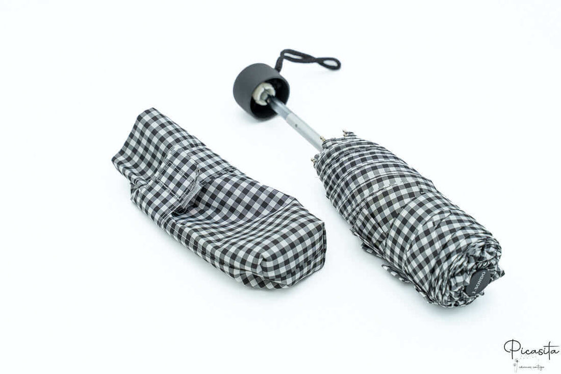 Paraguas plegable de mujer compacto con estampado Vichy negro de Picasita