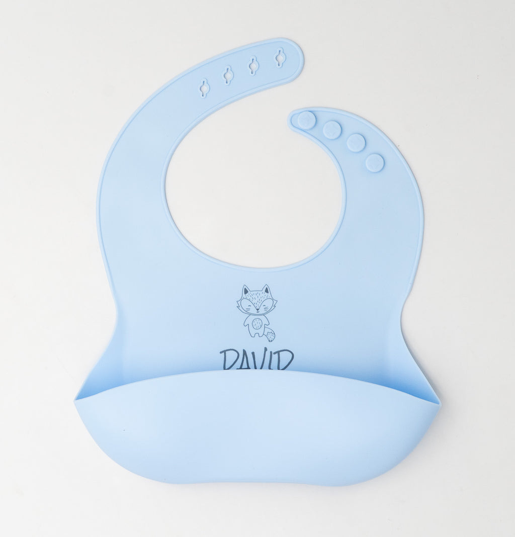 Silicone bib with a wide pocket