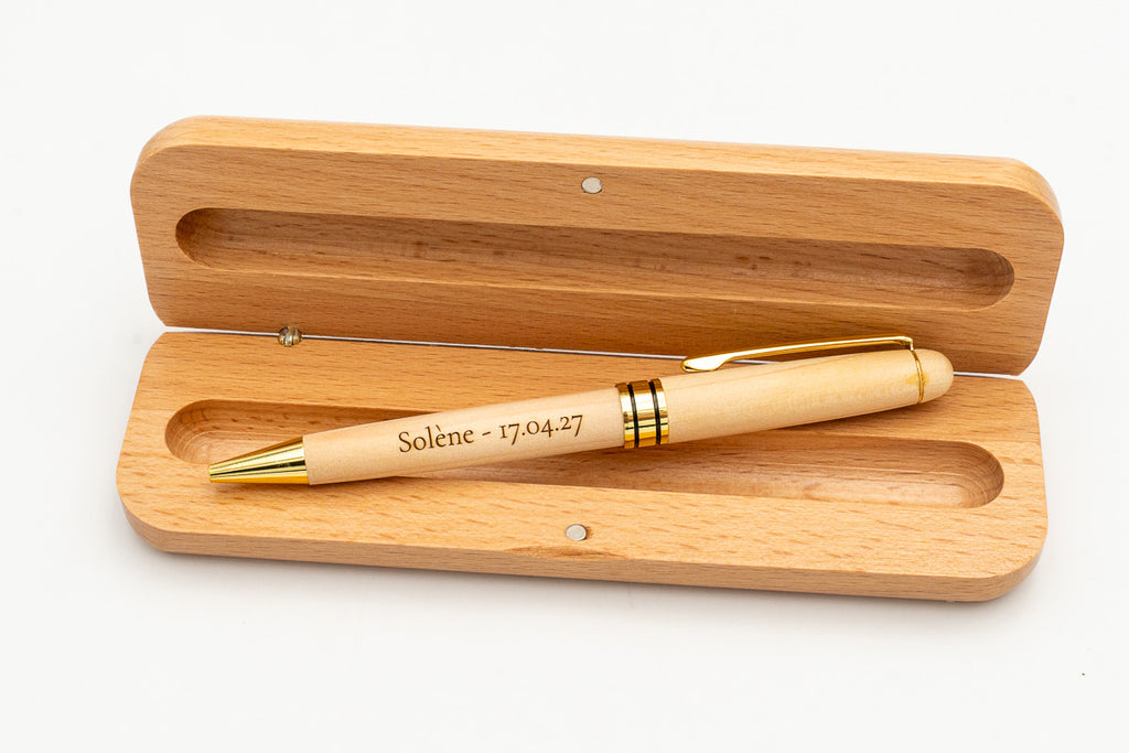 Open case with a light wooden capped pen and gold-coloured details.