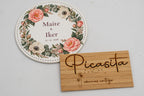 Round white coaster with a floral wreath, Maite and Iker.