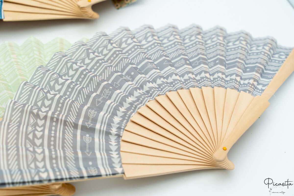 Abanicos de Madera y Tela Estampados Personalizados