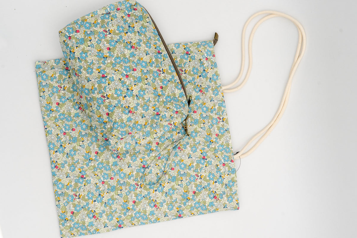Bag and wash bag with a green floral print on a white background of durable cotton.