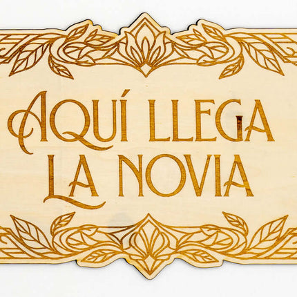 Cartel Aqui Llega la Novia