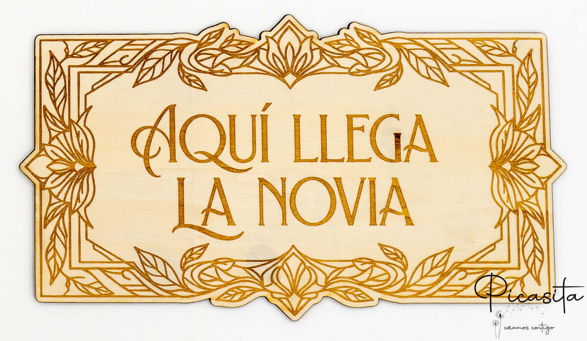 Cartel Aqui Llega la Novia