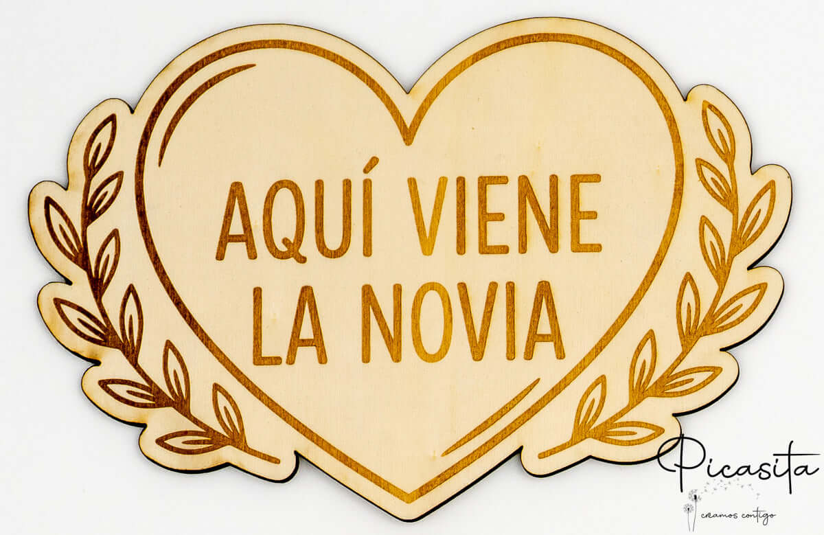 Cartel Aqui Llega la Novia