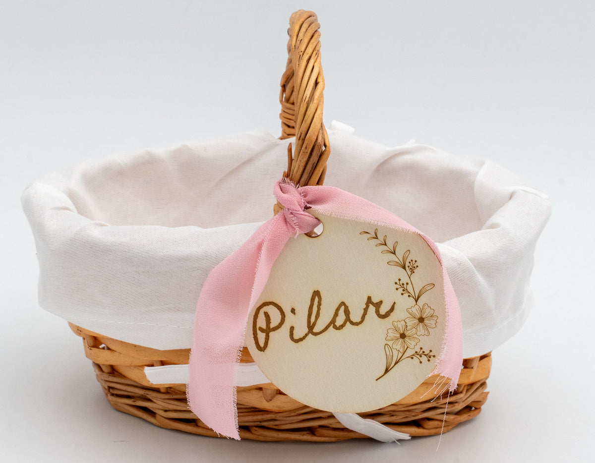 Basket with white lining, pink bow and the name Pilar