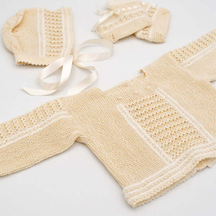 conjunto_recien_nacido_jersey_gorro_y_botitas_beige_modelo_1