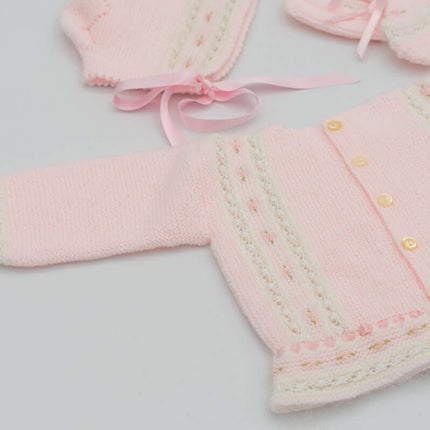 conjunto_recien_nacido_jersey_gorro_y_botitas_rosas_modelo_3