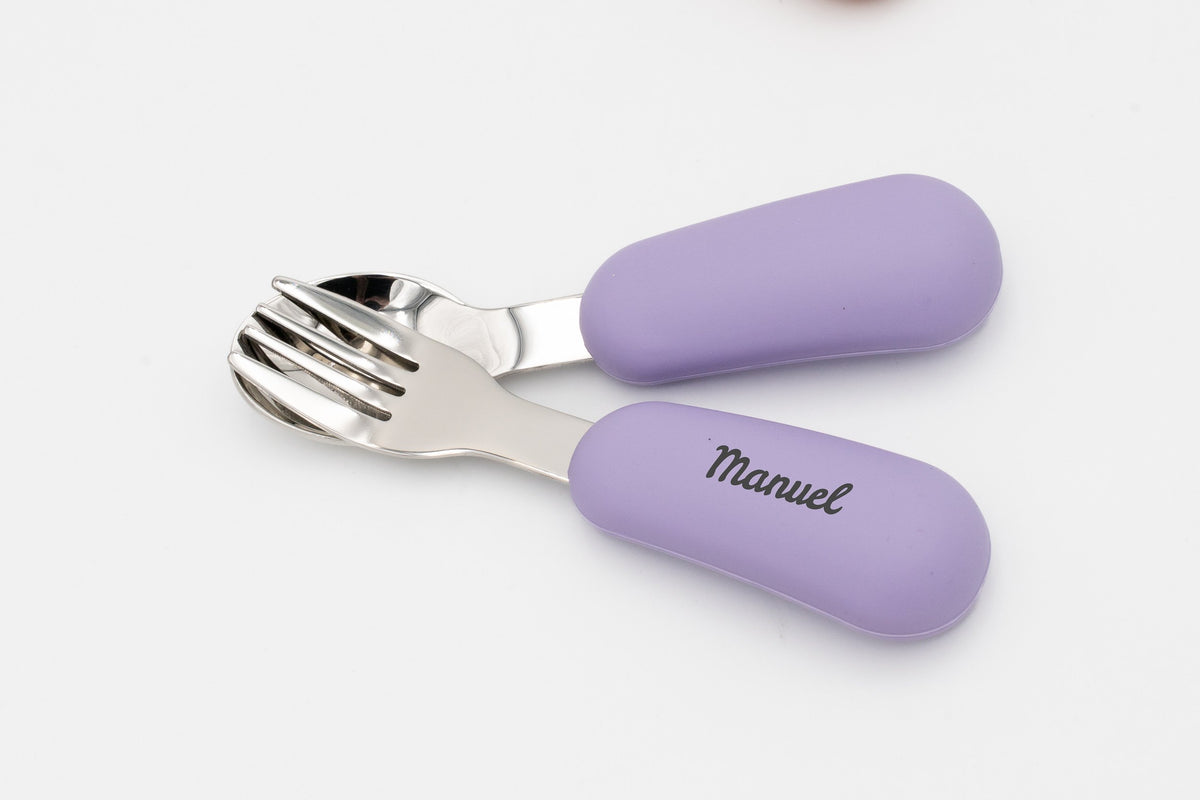 Lilac cutlery with the name Manuel