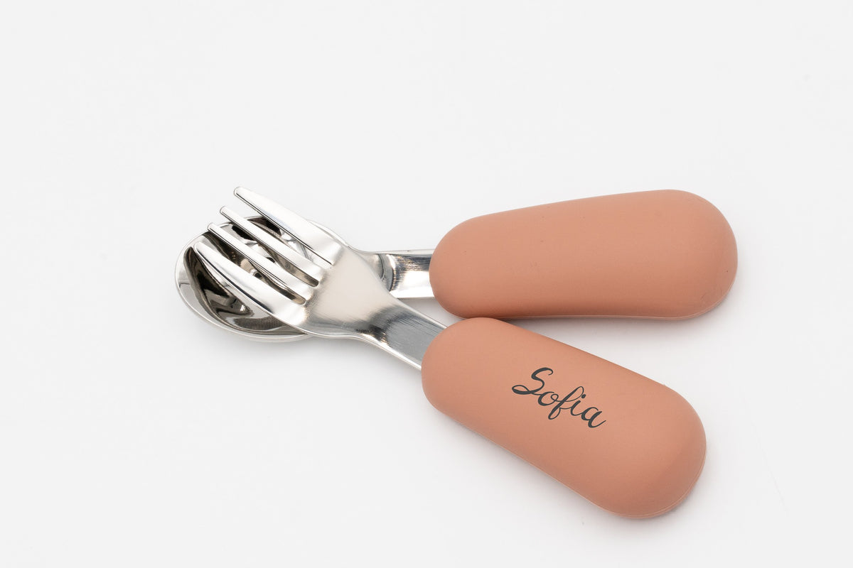 Clay-coloured spoon and fork with the name Sofía