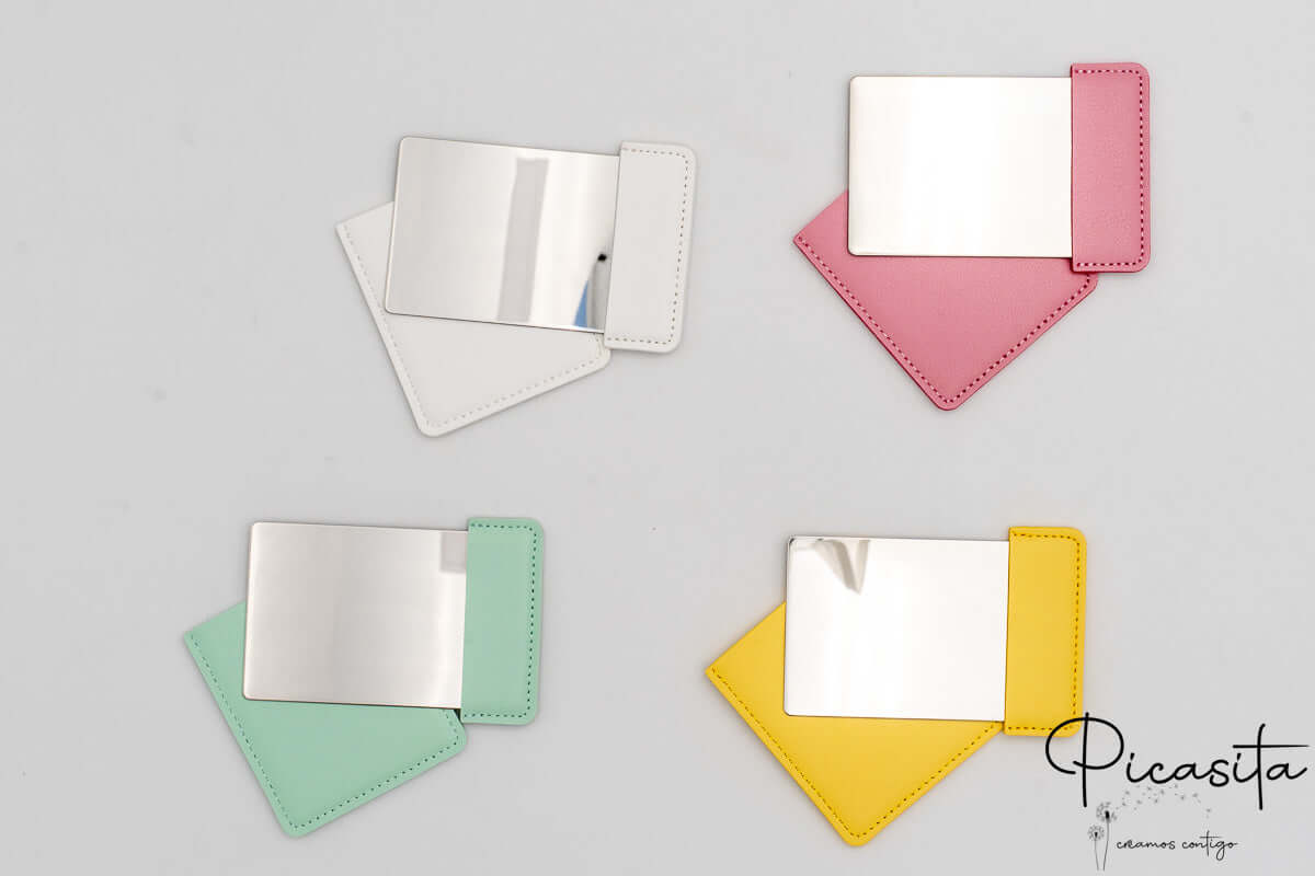 Espejo Rectangular de Acero y Cuero PU