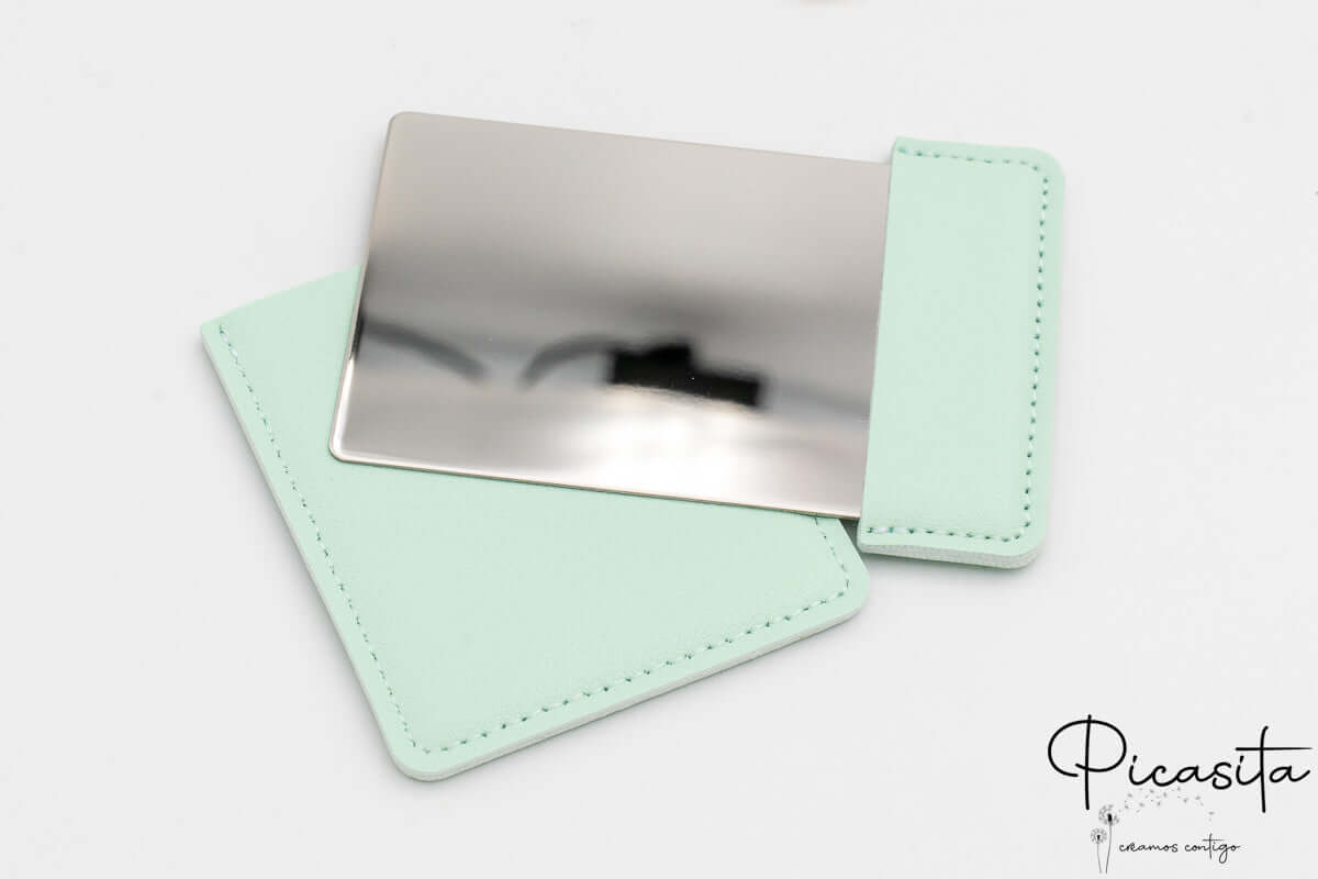 Espejo Rectangular de Acero y Cuero PU