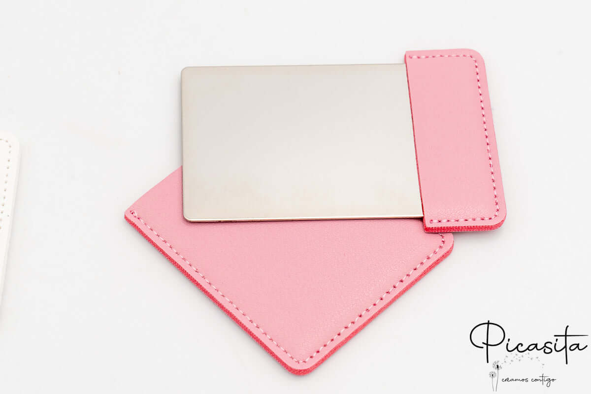 Espejo Rectangular de Acero y Cuero PU