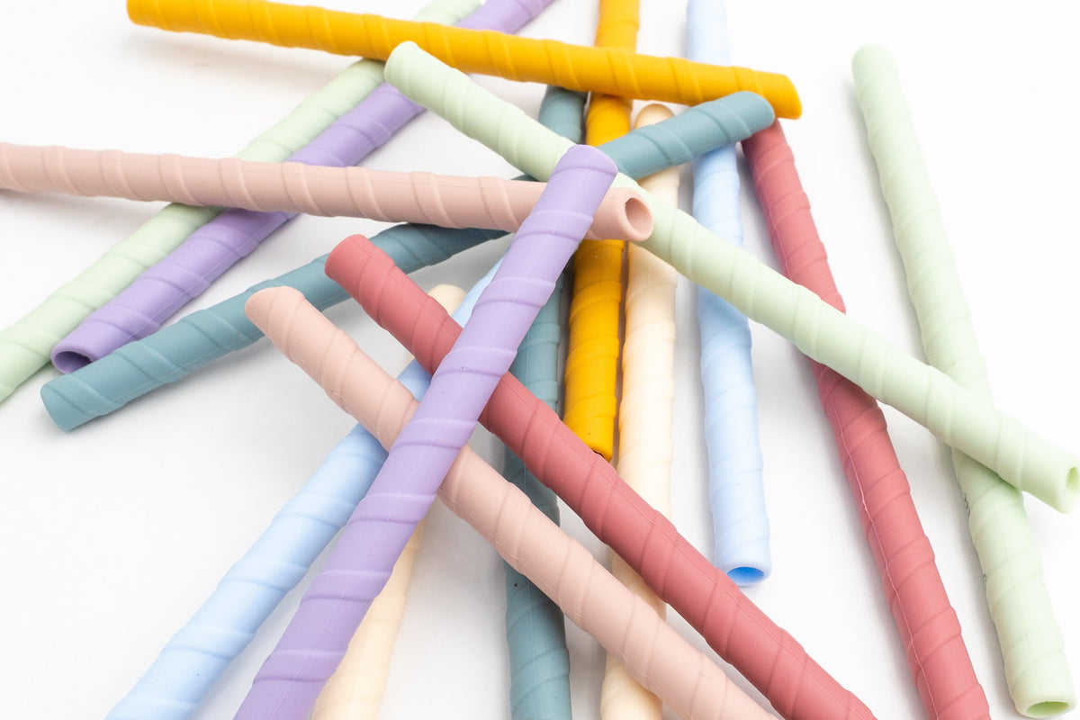 Silicone straws with spiral embossing in various colours