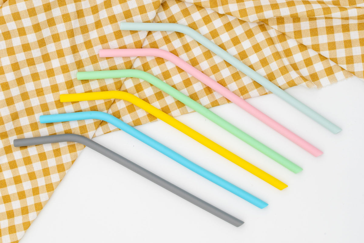 Bent silicone straws in six colours