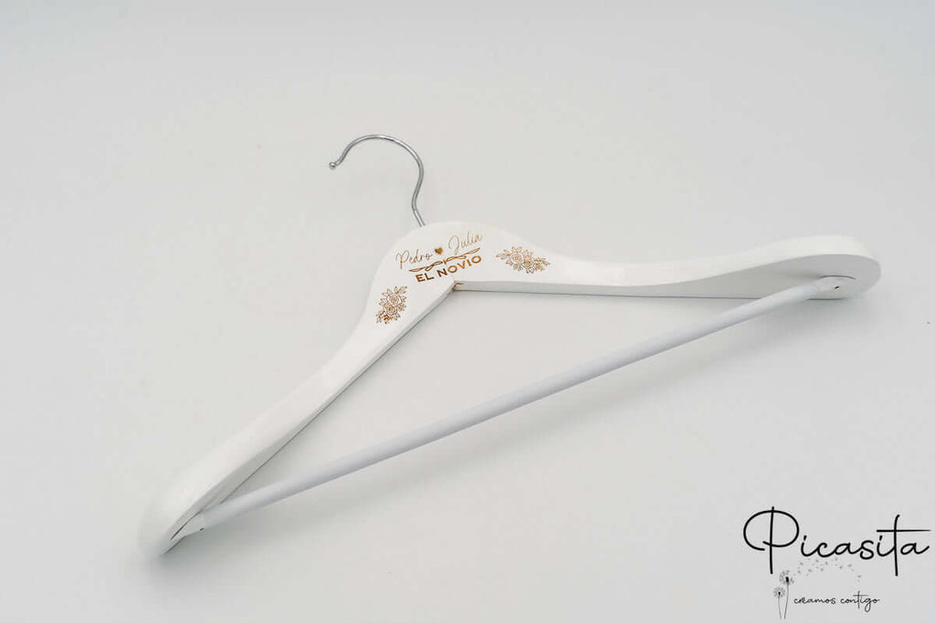 percha_personalizada_de_boda_hombros_anchos