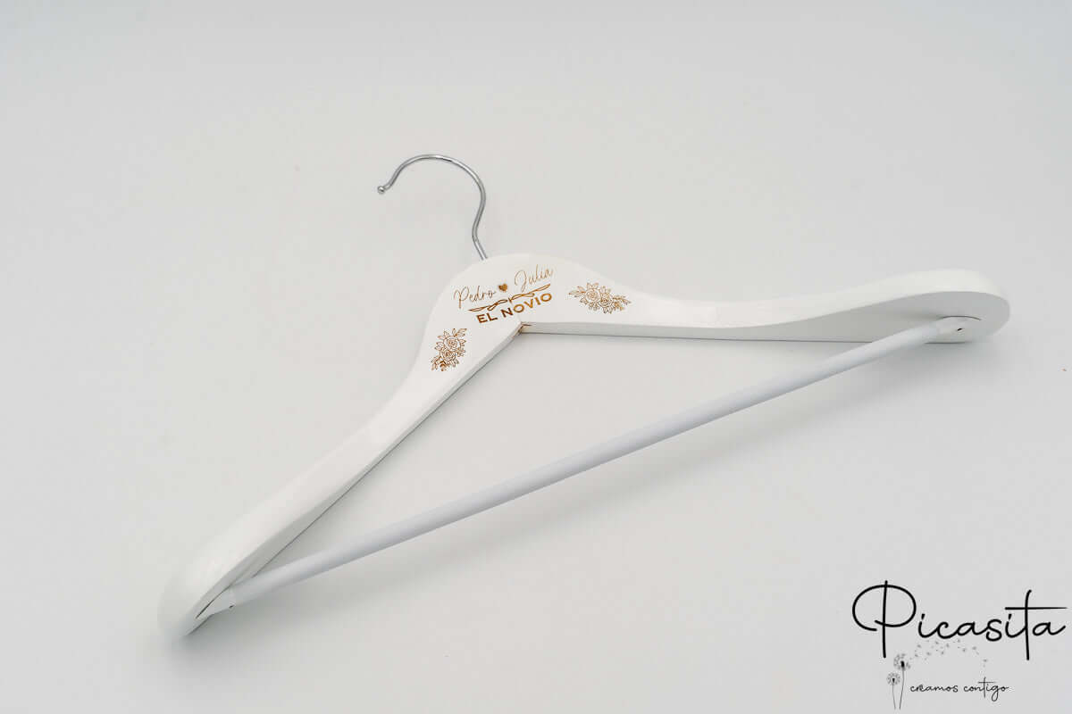 percha_personalizada_de_boda_hombros_anchos