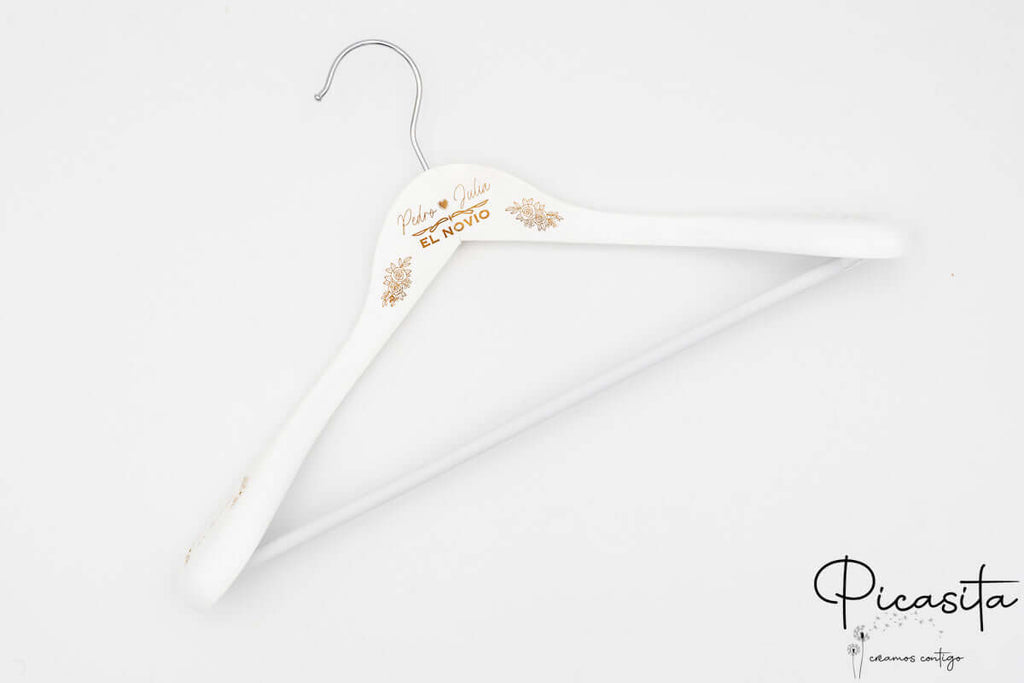 percha_personalizada_de_boda_hombros_anchos