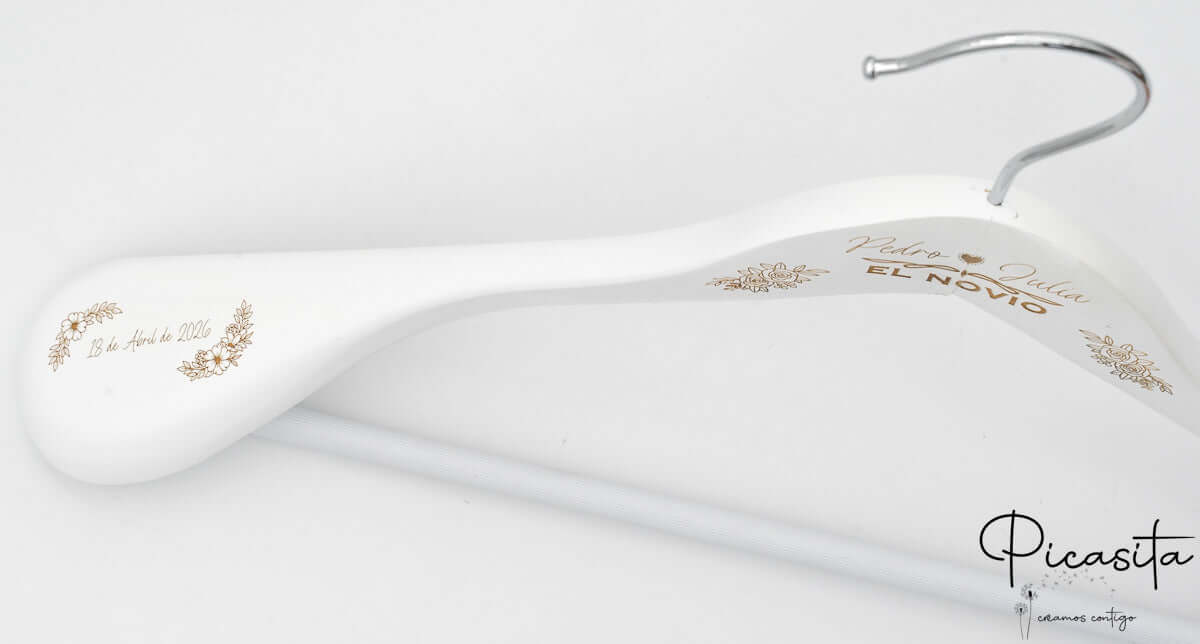 percha_personalizada_de_boda_hombros_anchos