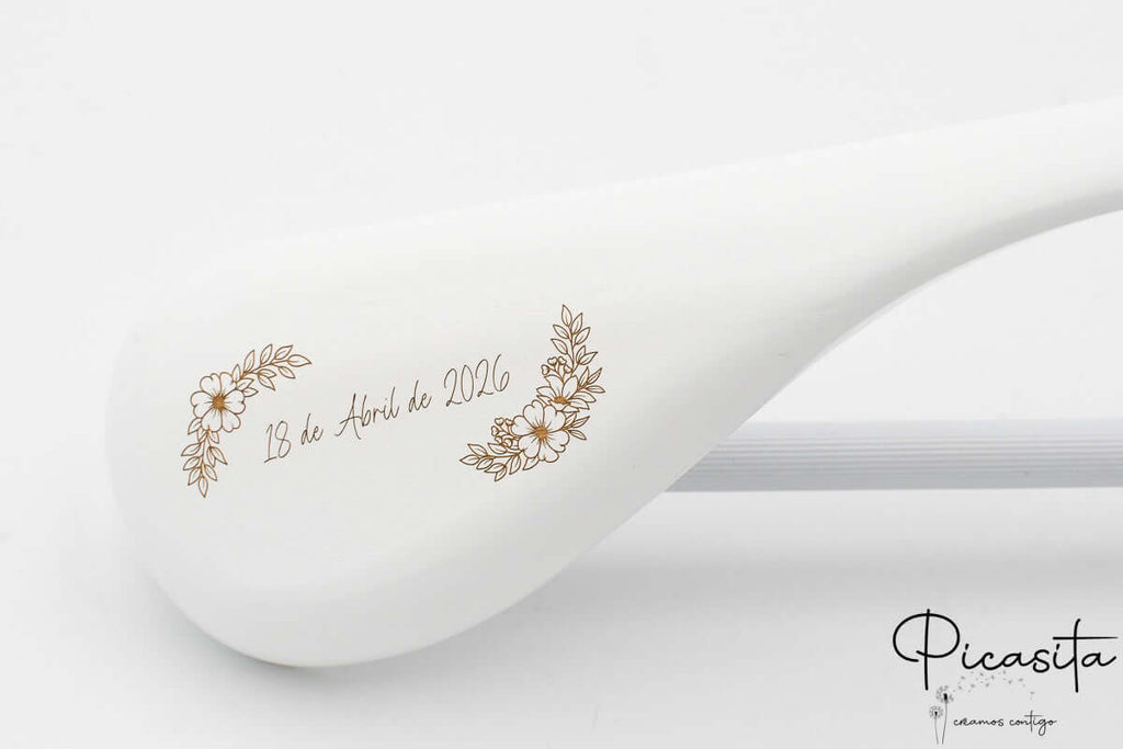 percha_personalizada_de_boda_hombros_anchos