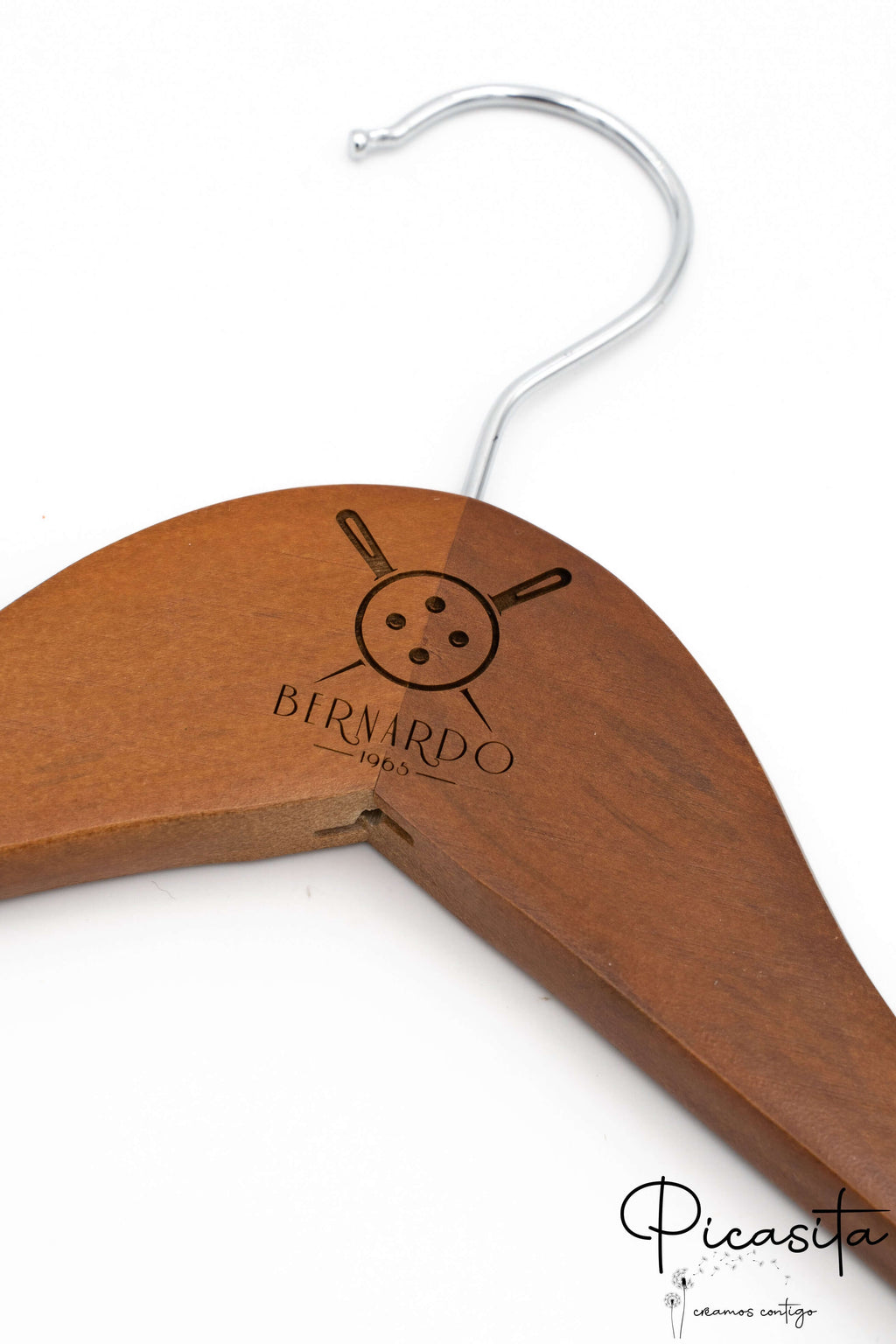perchas_de_madera_con_pinzas