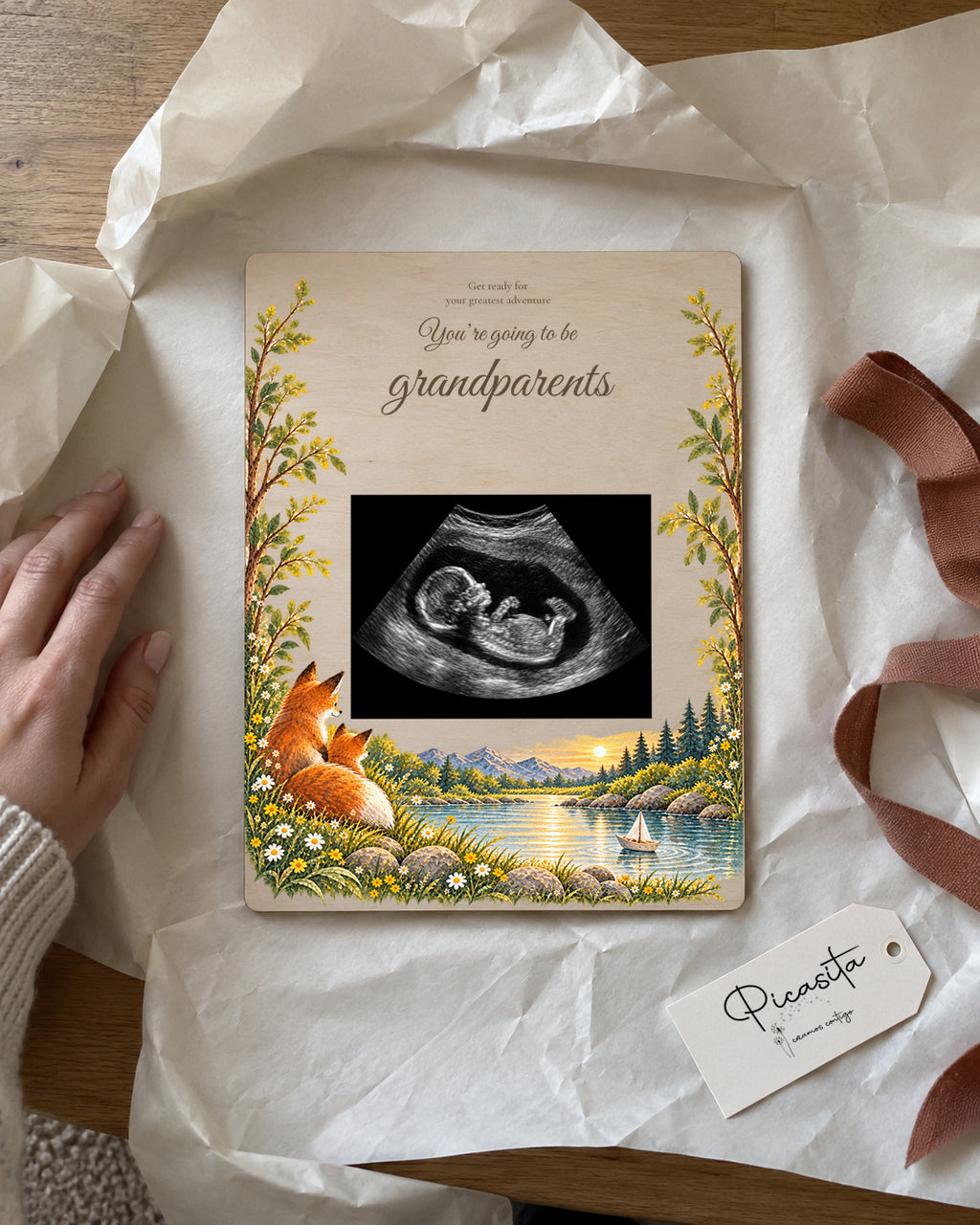 Simulated preview: Adventure on Plywood, 15 × 20 cm, with an illustrative synthetic ultrasound. Gift scene.