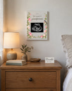 Simulated preview: Botanical on Canvas, 15 × 20 cm, with an illustrative synthetic ultrasound. Wall scene.