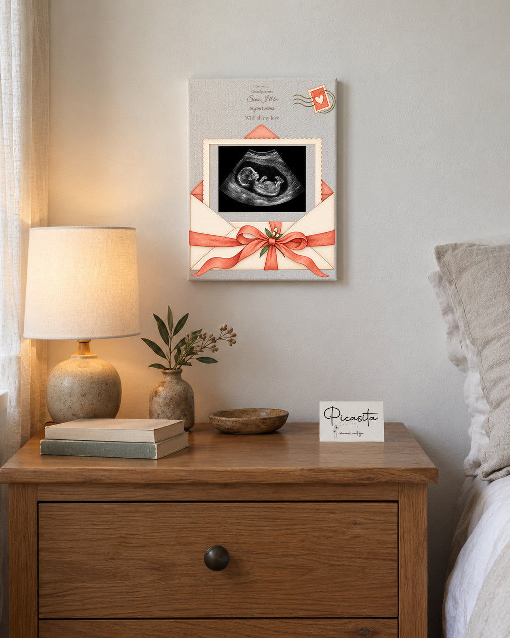 Simulated preview: Letter from baby on Canvas, 15 × 20 cm, with an illustrative synthetic ultrasound. Wall scene.