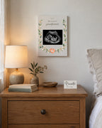 Simulated preview: Little footprints on Canvas, 15 × 20 cm, with an illustrative synthetic ultrasound. Wall scene.