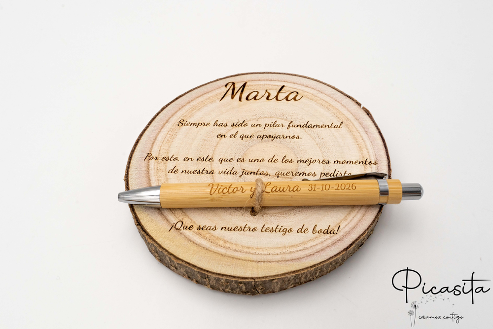 Laser-engraved wood slice with the name Marta and a bamboo pen