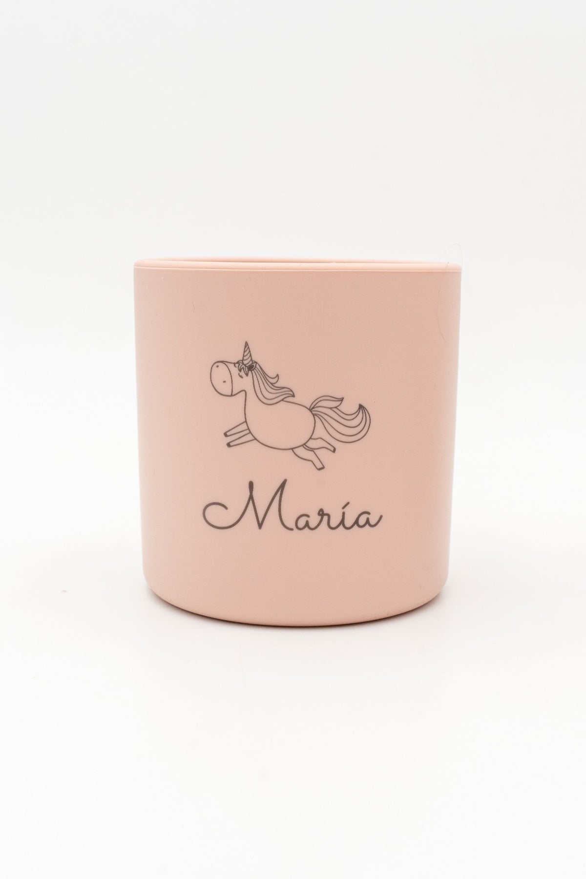 Pink cup with the name María and an engraved unicorn