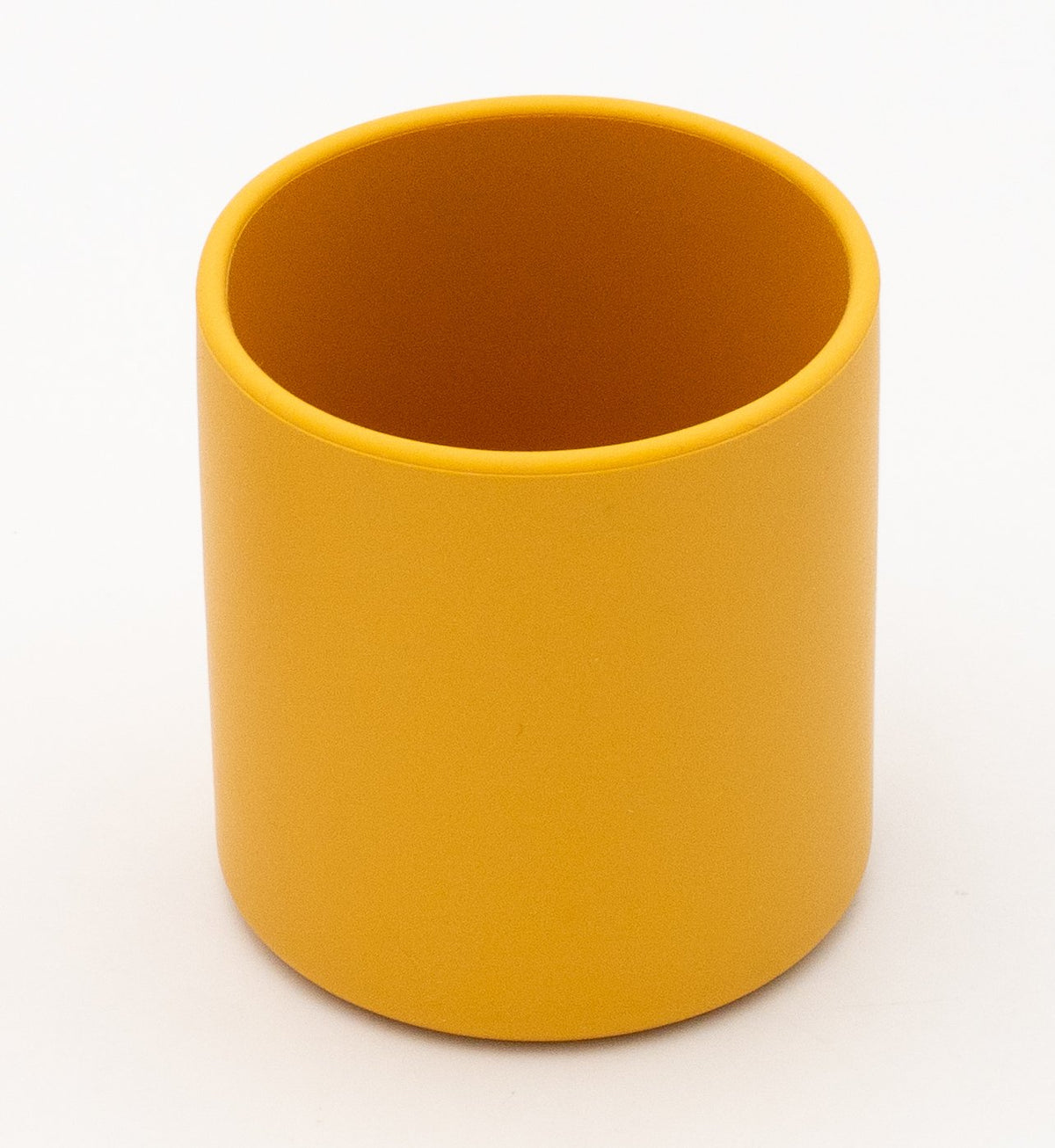 Mango-coloured silicone cup with no visible engraving