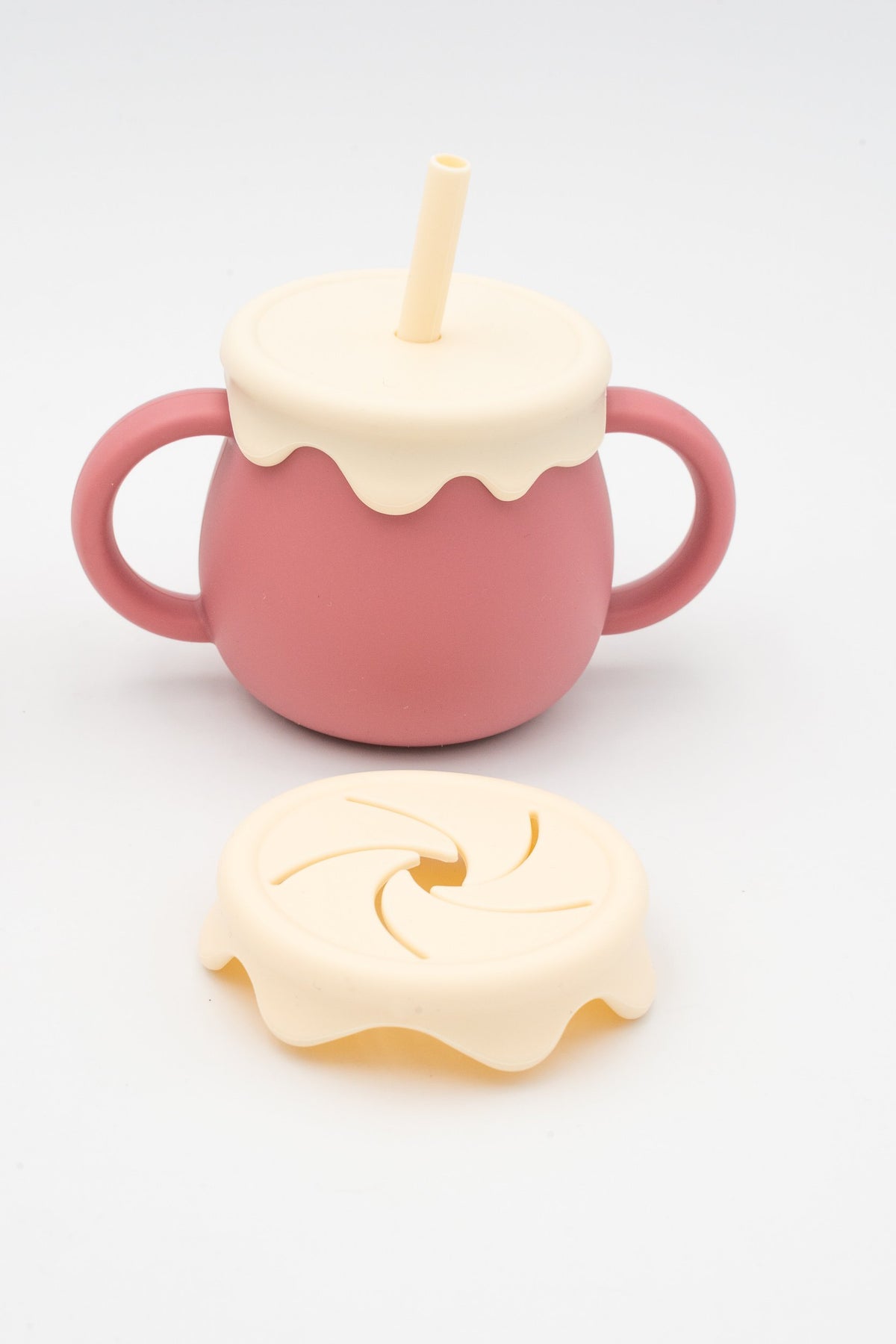 Dark pink honey-jar cup with a straw and radial snack lid