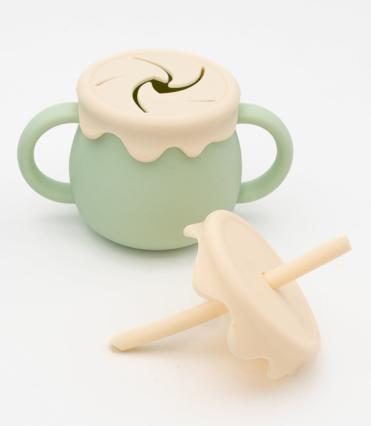 Light green cup with the radial lid fitted and a separate straw lid